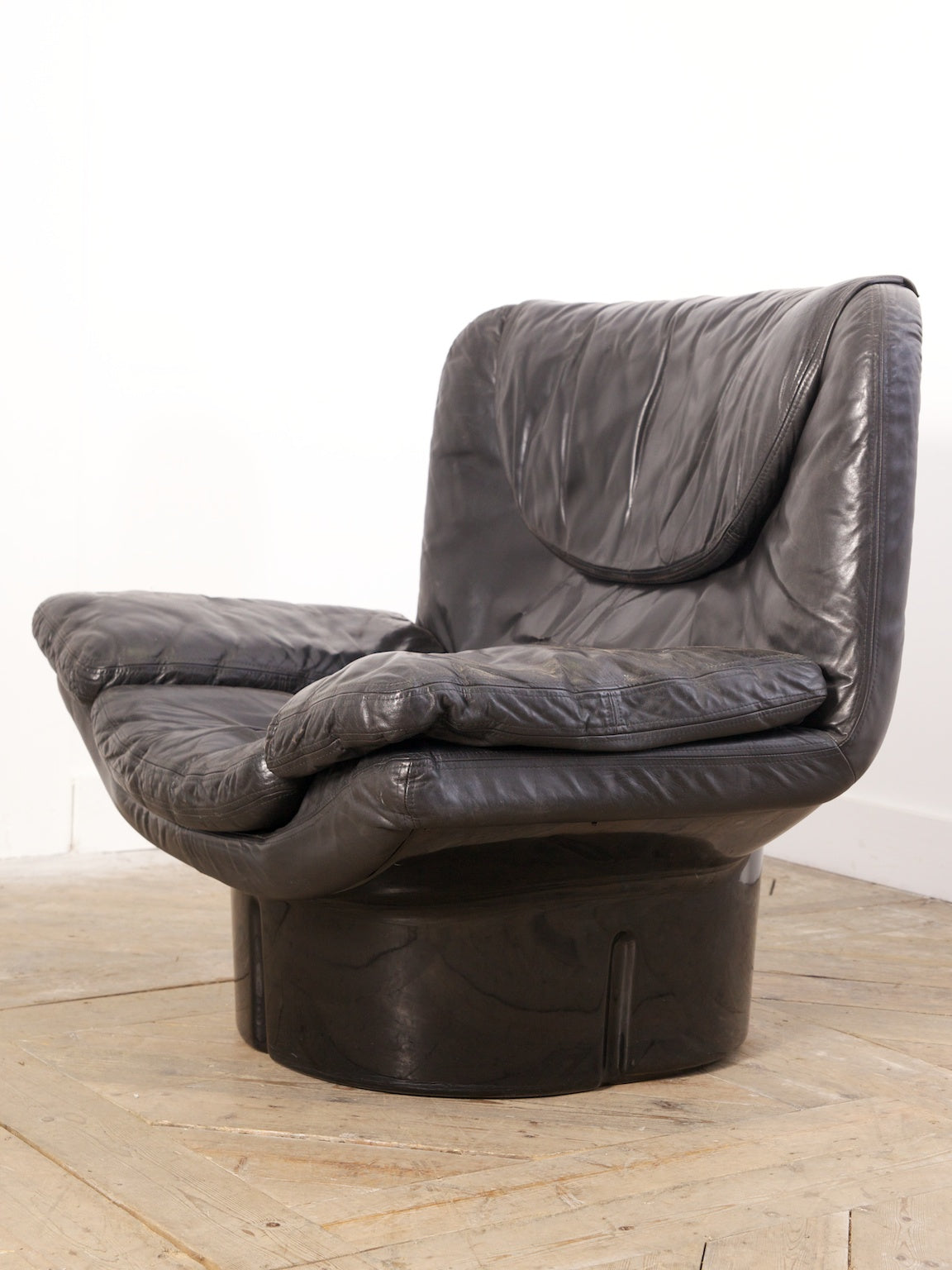 1980s  Armchair