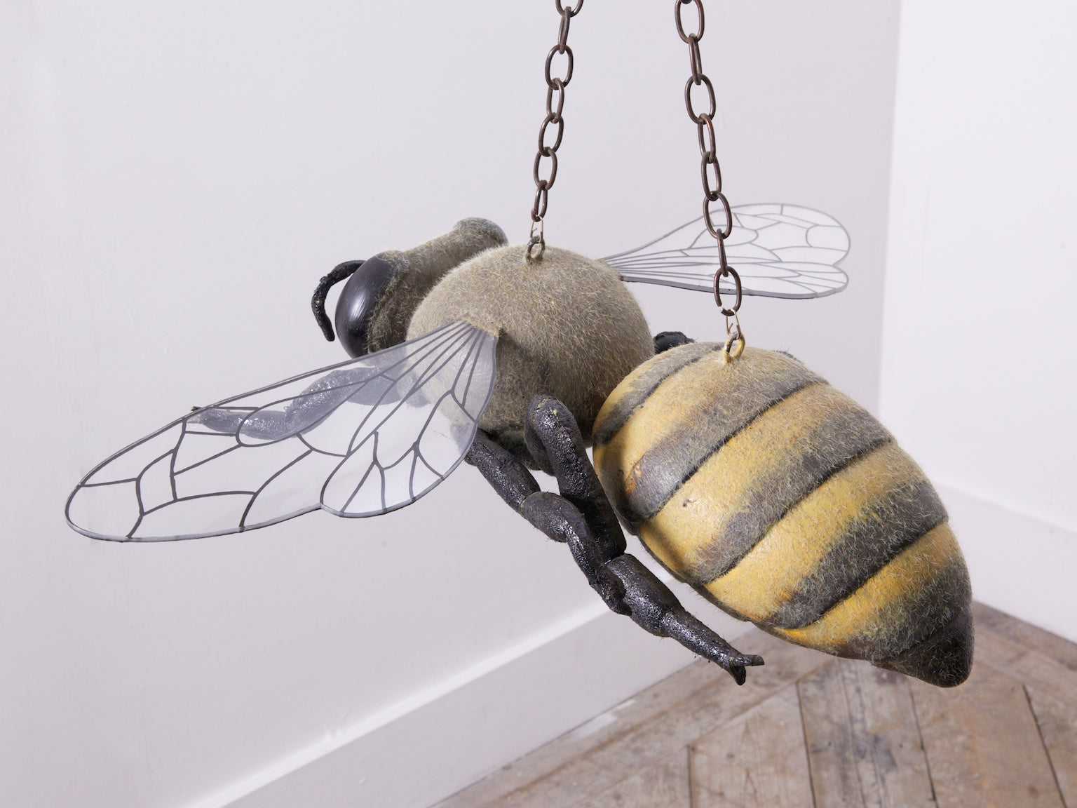 Bee – Drew Pritchard Ltd